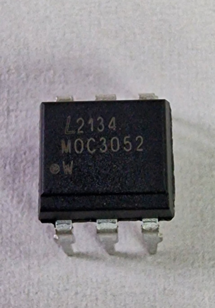 MOC3052